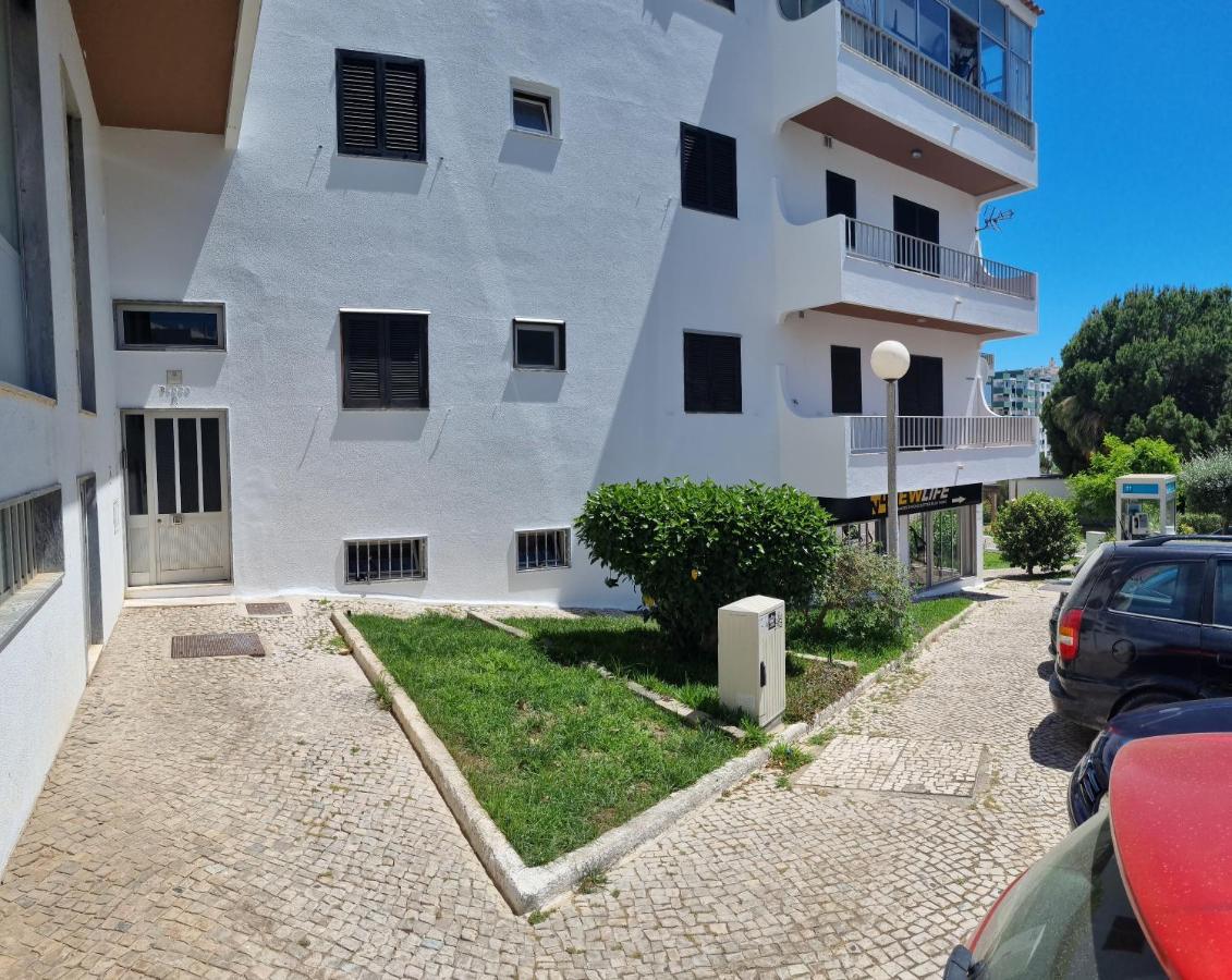 Apartamento T2 Com Terraco Grande Daire Quarteira Dış mekan fotoğraf